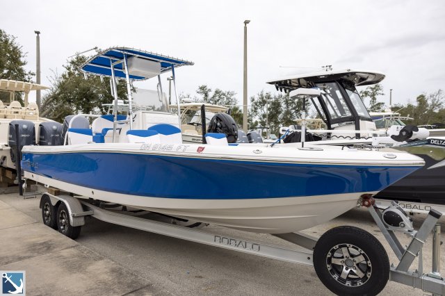 Used 2018 Robalo 246 Cayman Power Boat for sale